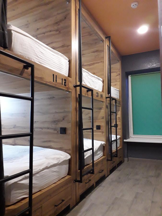 Full House Capsule Hostel Rivne Exterior foto