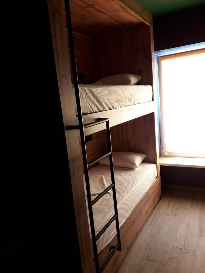 Full House Capsule Hostel Rivne Exterior foto A bunk bed with a ladder