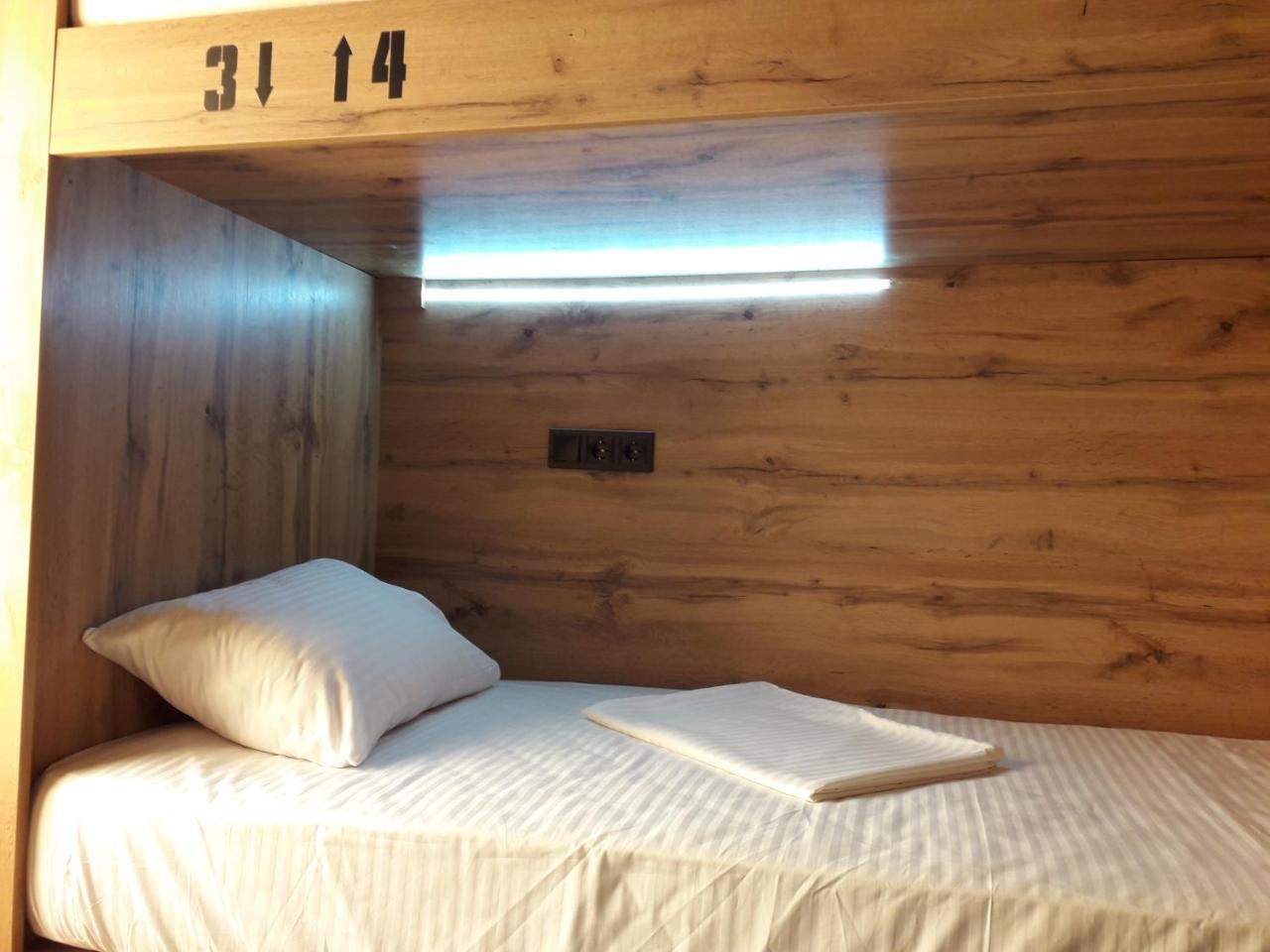Full House Capsule Hostel Rivne Exterior foto A capsule hotel in Tokyo