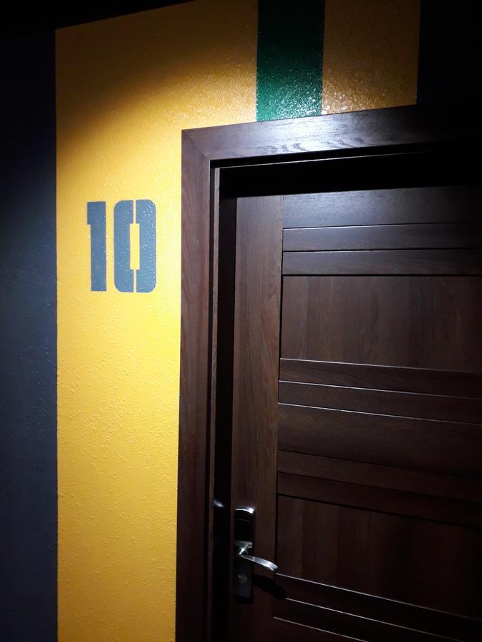 Full House Capsule Hostel Rivne Exterior foto A room at the hotel