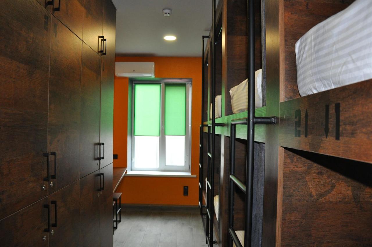 Full House Capsule Hostel Rivne Exterior foto A typical dormitory room at the International House