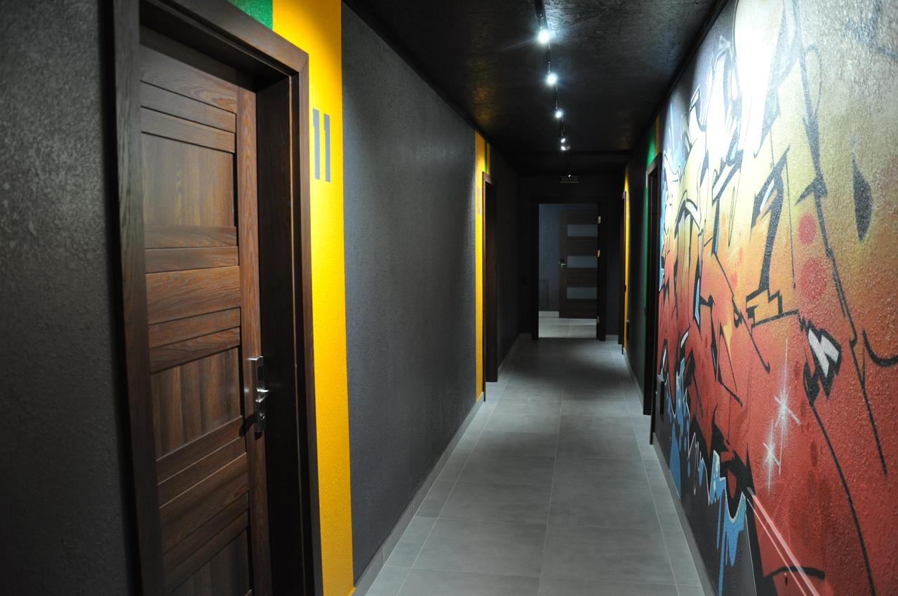 Full House Capsule Hostel Rivne Exterior foto Corridor of the hotel