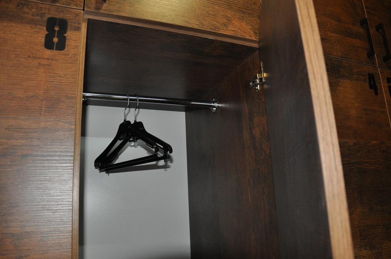 Full House Capsule Hostel Rivne Exterior foto A coat hanger in a wardrobe