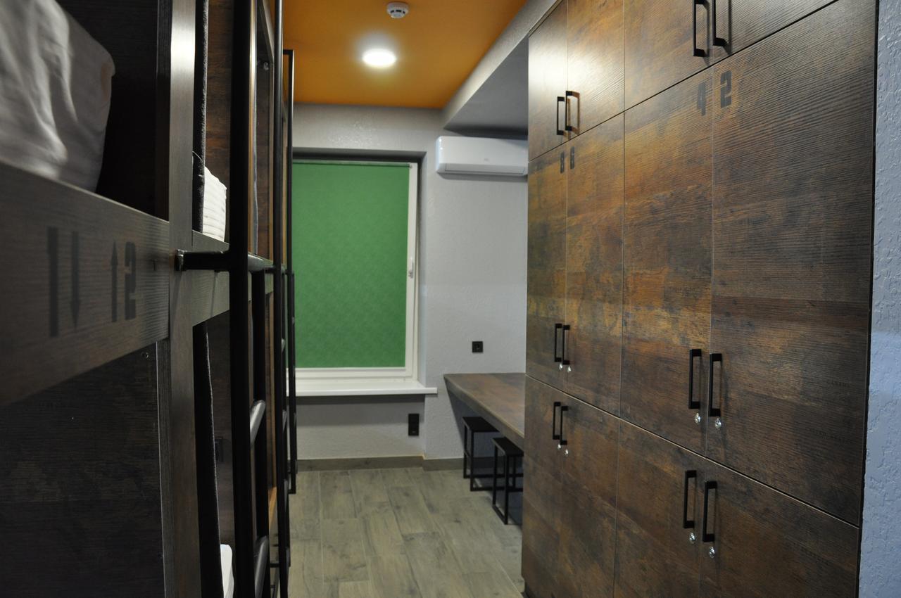 Full House Capsule Hostel Rivne Exterior foto A typical student bedroom